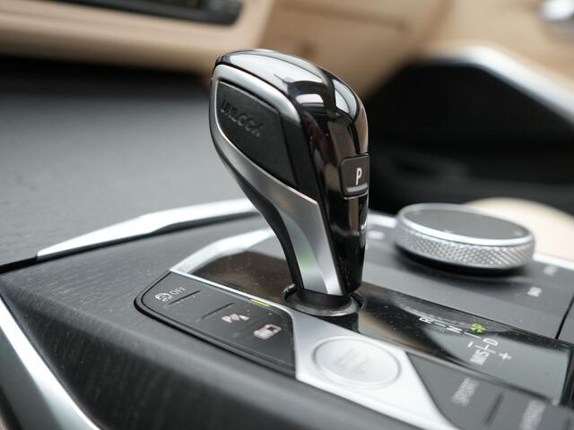 BMW 3-SERIE Touring 320e Sportline Plug In Hybrid Dealer O.H PHEV | Panodak | Lederen Sportstoelen Verwarmd | 18"L.M | Sfeerverlichting | Apple Carplay | HIFI | Virtual | LED |