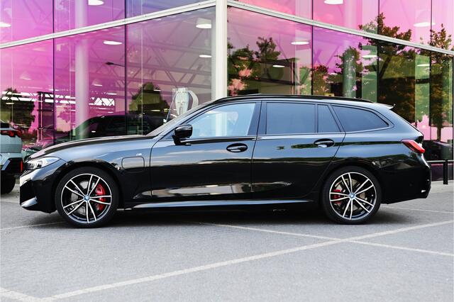 BMW 3-SERIE Touring 320e High Executive M Sport Automaat / Panoramadak / Sportstoelen / Adaptieve LED / Comfort Access / Parking Assistant / Live Cockpit Professional