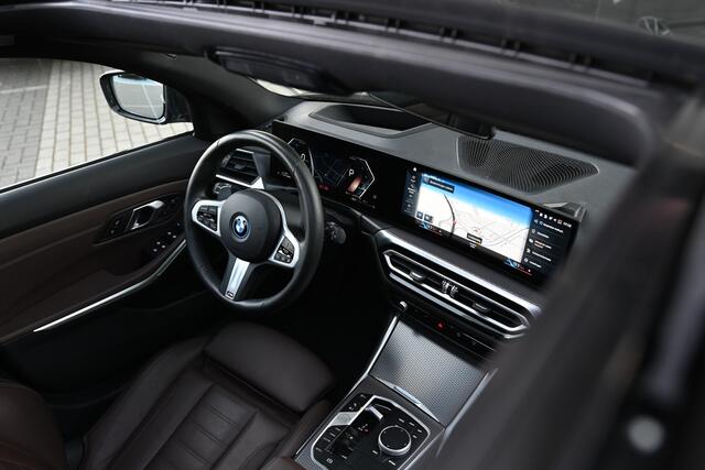 BMW 3-SERIE Touring 320e High Executive M Sport Automaat / Panoramadak / Sportstoelen / Adaptieve LED / Comfort Access / Parking Assistant / Live Cockpit Professional