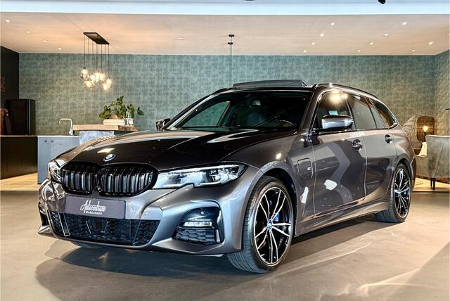 BMW 3-SERIE Touring 330e xDrive High Exe I M340i I Pano I VOL!