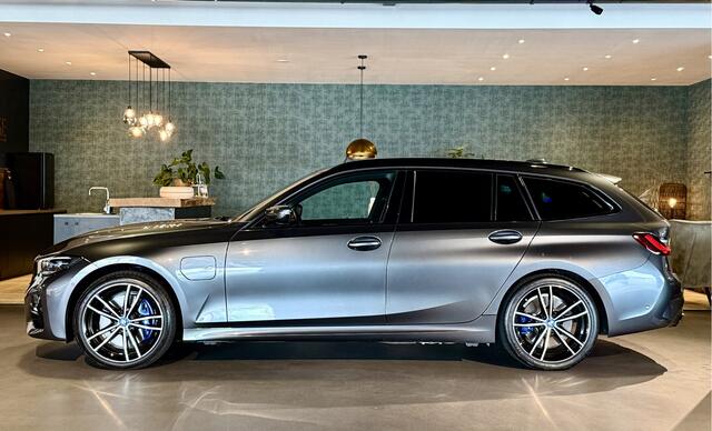 BMW 3-SERIE Touring 330e xDrive High Exe I M340i I Pano I VOL!