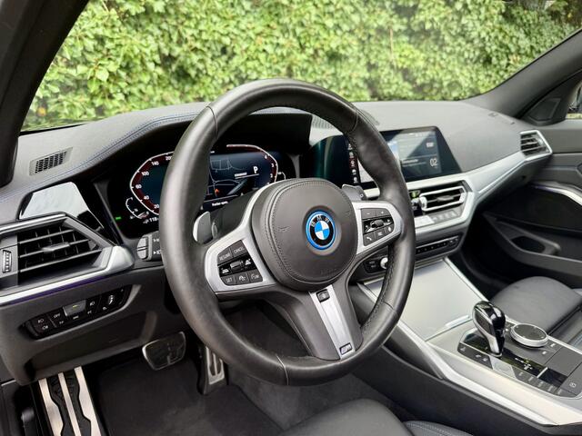 BMW 3-SERIE Touring 330e xDrive High Exe I M340i I Pano I VOL!