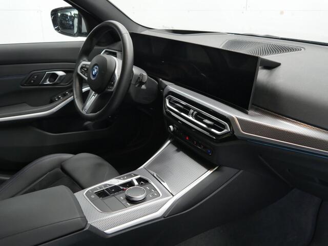BMW 3-SERIE Touring 330e xDrive M-Sport | Camera | Stoel/Stuurverwaming | Hifi |