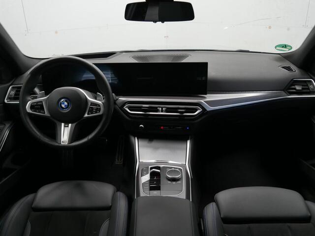 BMW 3-SERIE Touring 330e xDrive M-Sport | Camera | Stoel/Stuurverwaming | Hifi |