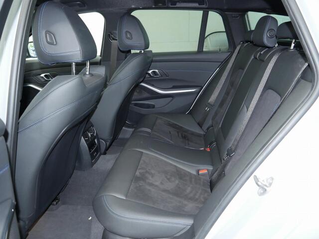 BMW 3-SERIE Touring 330e xDrive M-Sport | Camera | Stoel/Stuurverwaming | Hifi |