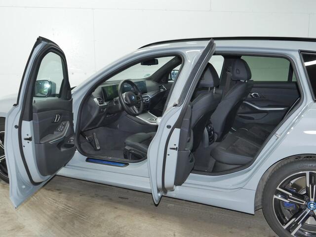 BMW 3-SERIE Touring 330e xDrive M-Sport | Camera | Stoel/Stuurverwaming | Hifi |