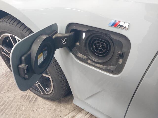 BMW 3-SERIE Touring 330e xDrive M-Sport | Camera | Stoel/Stuurverwaming | Hifi |