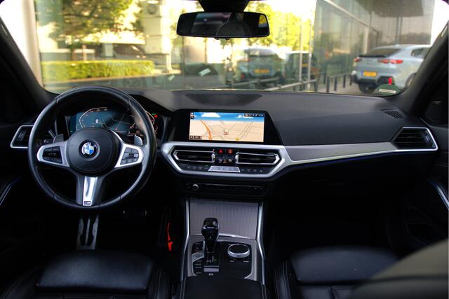 BMW 3-SERIE Touring 330i High Executive M Sport Automaat / Sportstoelen / LED / Head-Up / Parking Assistant / M Sportonderstel / Live Cockpit Professional / Stoelverwarming