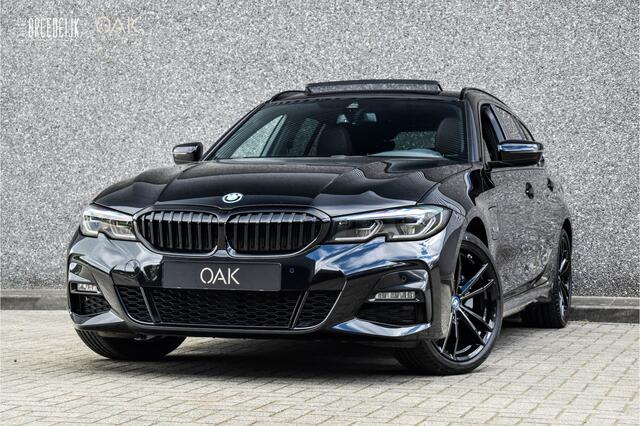 BMW 3-SERIE Touring 320e Aut. | M-Sport | Live Cockpit | Panorama | Leder | Laser | 19"LM | Saphire Zwart