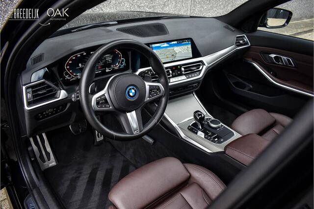 BMW 3-SERIE Touring 320e Aut. | M-Sport | Live Cockpit | Panorama | Leder | Laser | 19"LM | Saphire Zwart