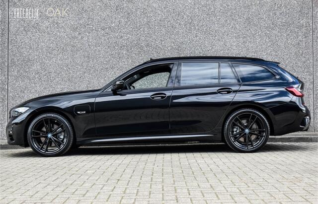 BMW 3-SERIE Touring 320e Aut. | M-Sport | Live Cockpit | Panorama | Leder | Laser | 19"LM | Saphire Zwart