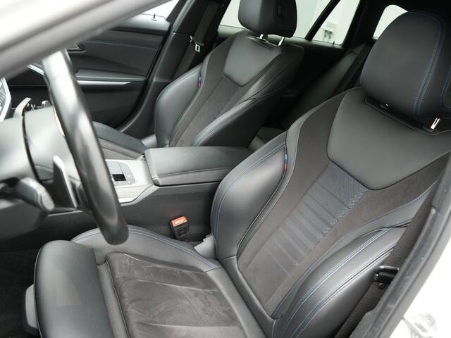 BMW 3-SERIE Touring 320e M Sport Plug In Hybrid PHEV | Adaptive Cruise | Alcantara Sportstoelen Verwarmd | 19"L.M | Sfeerverlichting | Carplay | DAB | Virtual | Navi Full Map |
