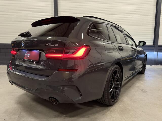 BMW 3-SERIE Touring 330e M-Sport DRAVITGRAU PANO/LASER/HEAD-UP/ADAPTIVE M-ONDERSTEL/KEYLESS/19"/ELECTR.TREKHAAK/SHADOW-LINE/PRIVACY/NET OH BEURT GEHAD BIJ BMW DEALER