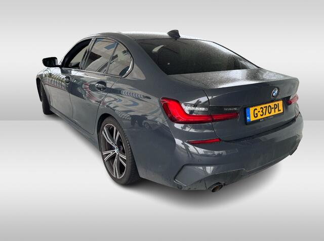 BMW 3-SERIE 330i High Exe. / Schuifdak / 360Camera / Head-up / 19'' / Leder / Memory seats / Harman Kardon / Sportstoelen / DAB / Stoelverwarming