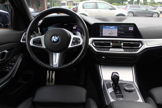 BMW 3-SERIE 330i High Exe. / Schuifdak / 360Camera / Head-up / 19'' / Leder / Memory seats / Harman Kardon / Sportstoelen / DAB / Stoelverwarming