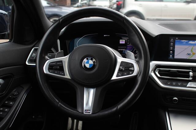 BMW 3-SERIE 330i High Exe. / Schuifdak / 360Camera / Head-up / 19'' / Leder / Memory seats / Harman Kardon / Sportstoelen / DAB / Stoelverwarming
