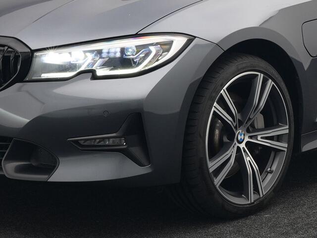 BMW 3-SERIE Touring 330e Sportline Plug In Hybrid 293pk PHEV | Trekhaak af Fabriek | Laser LED | Head Up | Lederen Sportstoelen Verwarmd | Harman Kardon | Apple Carplay | Keyless |