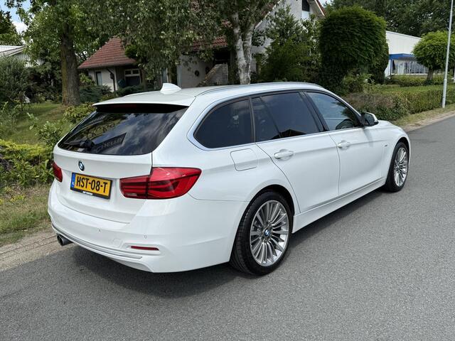 BMW 3-SERIE Touring 330i xDrive 252PK LuxuryoAutomaatoLeder