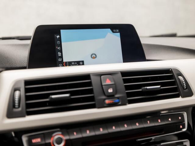 BMW 3-SERIE 318i Executive Sportline Automaat (NAVIGATIE, DEALER ONDERHOUDEN, CLIMATE, PARKEERSENSOREN, SPORTSTOELEN, LED KOPLAMPEN, CRUISE, NIEUWE APK, NIEUWSTAAT)