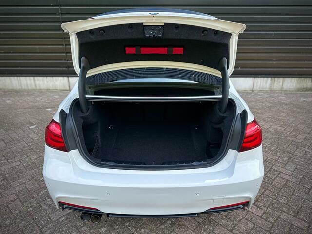 BMW 3-SERIE 320i M-PERFORMANCE VIRTUAL|M STOEL|LEDER|20'' M|CARPLAY