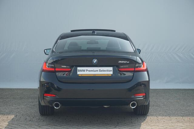 BMW 3-SERIE Sedan 320e Trekhaak / Hifi / Schuif- Kanteldak / Stoelverwarming | Easter