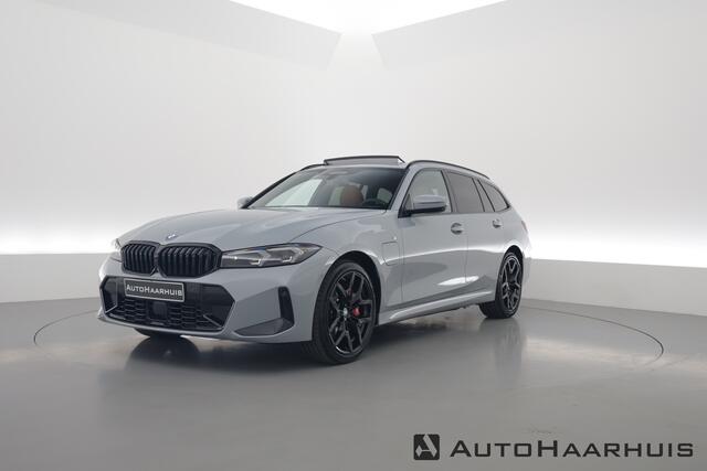 BMW 3-SERIE Touring 330e M Sport xDrive | Facelift | Pano | HUD | 360cam | 19'' | Adapt. Cruise | Stoel- Stuurverw.