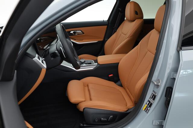 BMW 3-SERIE Touring 330e M Sport xDrive | Facelift | Pano | HUD | 360cam | 19'' | Adapt. Cruise | Stoel- Stuurverw.