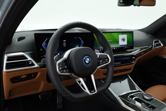 BMW 3-SERIE Touring 330e M Sport xDrive | Facelift | Pano | HUD | 360cam | 19'' | Adapt. Cruise | Stoel- Stuurverw.
