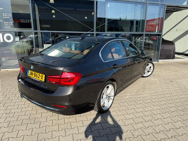 BMW 3-SERIE 318i Centennial High Executive *Stoelverwarming*