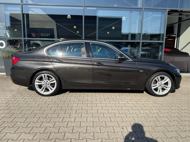 BMW 3-SERIE 318i Centennial High Executive *Stoelverwarming*