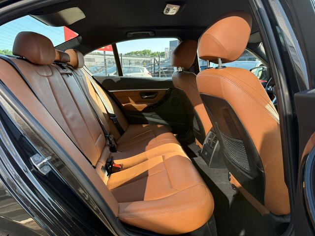 BMW 3-SERIE 318i Centennial High Executive *Stoelverwarming*