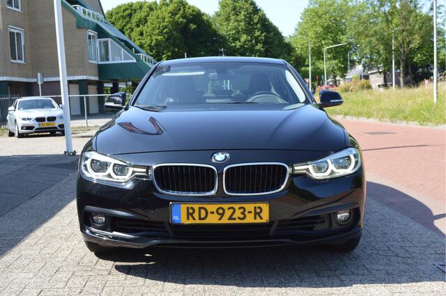 BMW 3-SERIE 318i Executive Nap / Autom. / Clima / Sportstoelen