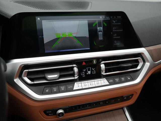 BMW 3-SERIE Touring 330e xDrive Luxury Line Plug In Hybrid 293pk PHEV | Panodak | Trekhaak af Fabriek | Laser LED | Head Up | Adaptive Onderstel | Harman Kardon | Camera | Keyless |