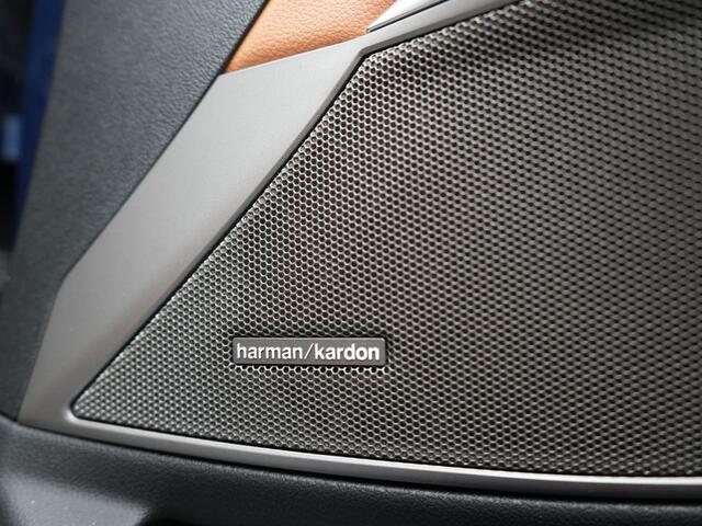 BMW 3-SERIE Touring 330e xDrive Luxury Line Plug In Hybrid 293pk PHEV | Panodak | Trekhaak af Fabriek | Laser LED | Head Up | Adaptive Onderstel | Harman Kardon | Camera | Keyless |