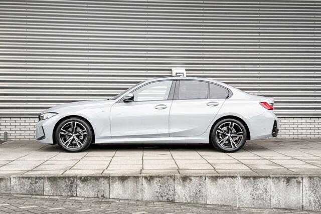 BMW 3-SERIE Sedan 320i Driving Assistant / M Sport / Innovation Pack / Selections 2500