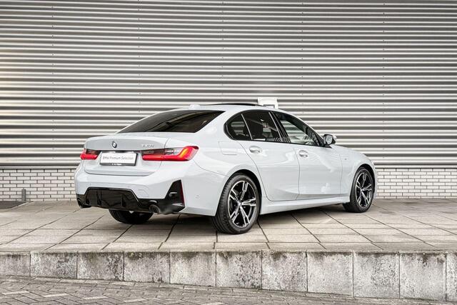 BMW 3-SERIE Sedan 320i Driving Assistant / M Sport / Innovation Pack / Selections 2500