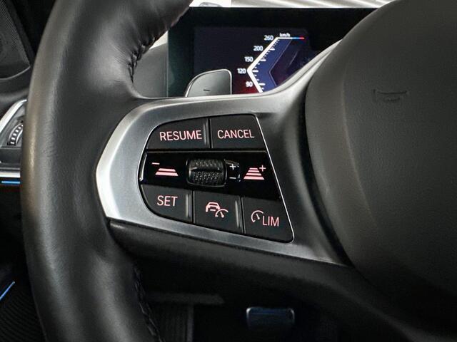 BMW 3-SERIE Sedan 320i Driving Assistant / M Sport / Innovation Pack / Selections 2500
