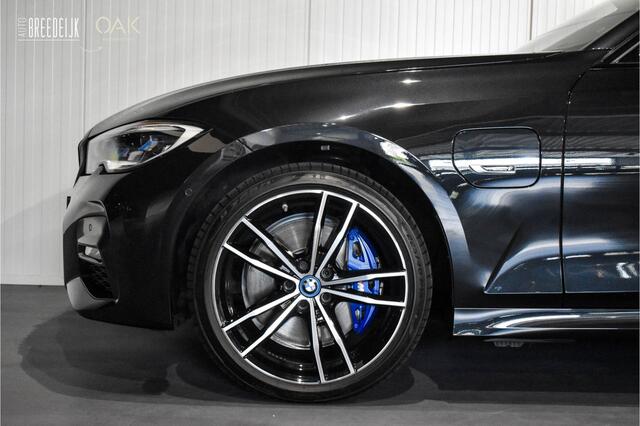 BMW 3-SERIE Touring 330e | M-Sport | Live Cockpit | Leder | Memory | 360 Camera | Head-Up | 19"LM | Saphire Zwart