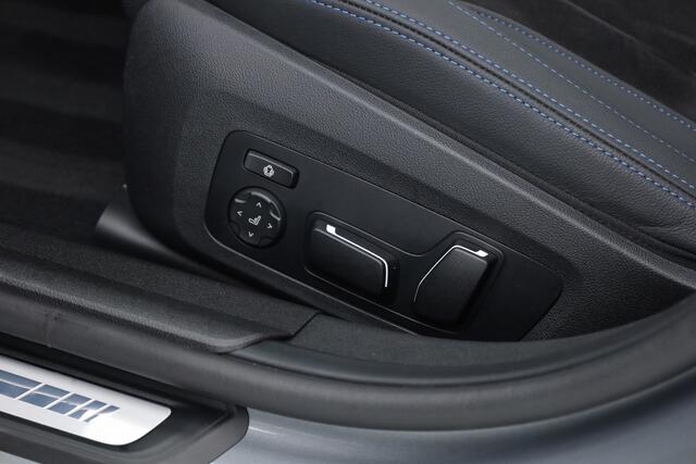 BMW 3-SERIE Touring 330e M Sport | Pano | HUD | Carbon int. | 19'' | Adapt. Cruise | Elek. Stoelen