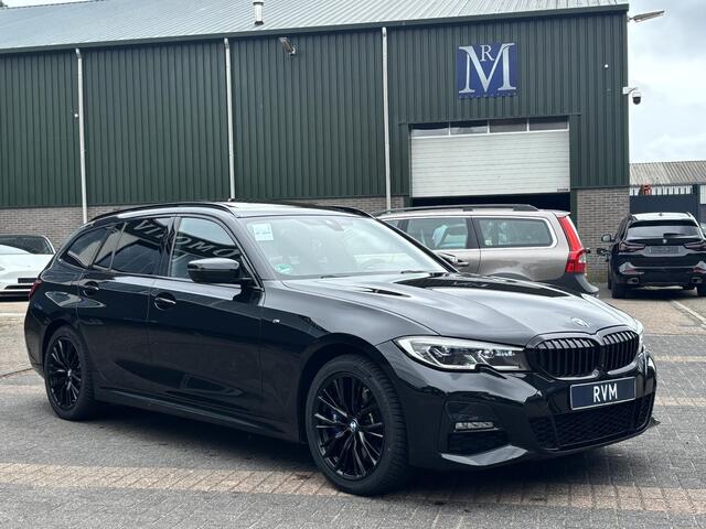 BMW 3-SERIE Touring 330e M SPORT | LASER LED | 360 CAMERA | ELECTR STOELEN | LEDER | HEAD UP | PANORAMADAK| DODE HOEK | STUURWIEL EN STOEL VERW. | TREKHAAK | DEALER ONDERHOUDEN