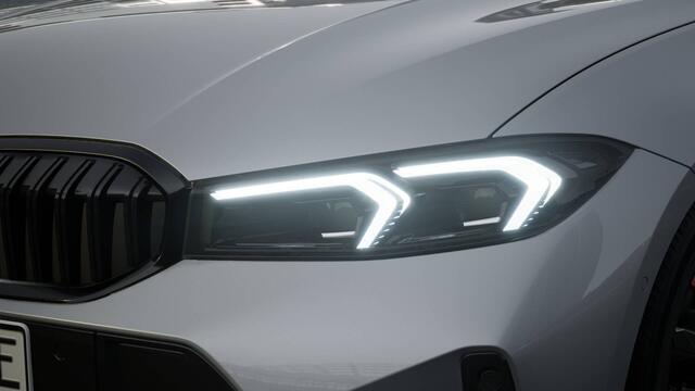 BMW 3-SERIE Touring 330e M Sport Automaat / Panoramadak / Trekhaak / Sportstoelen / Adaptieve LED / Active Cruise Control / Parking Assistant Plus / Stuurverwarming