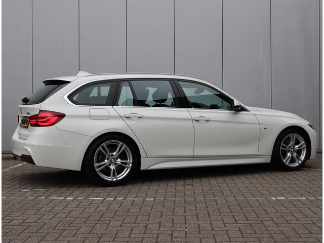 BMW 3-SERIE Touring 318i M Sport | Parkeercamera | LED | Leder | Org. NL