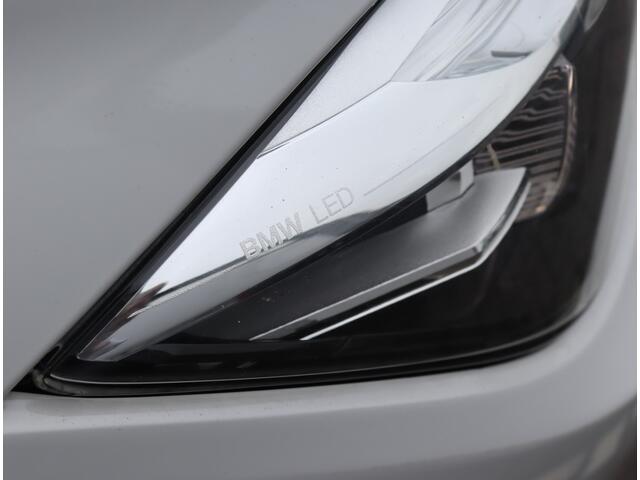 BMW 3-SERIE Touring 318i M Sport | Parkeercamera | LED | Leder | Org. NL