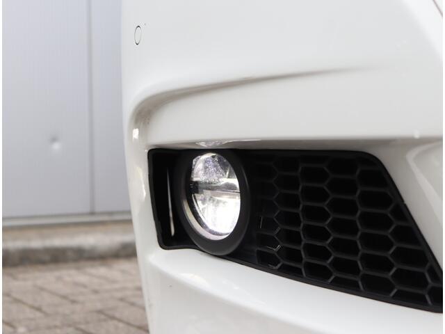 BMW 3-SERIE Touring 318i M Sport | Parkeercamera | LED | Leder | Org. NL