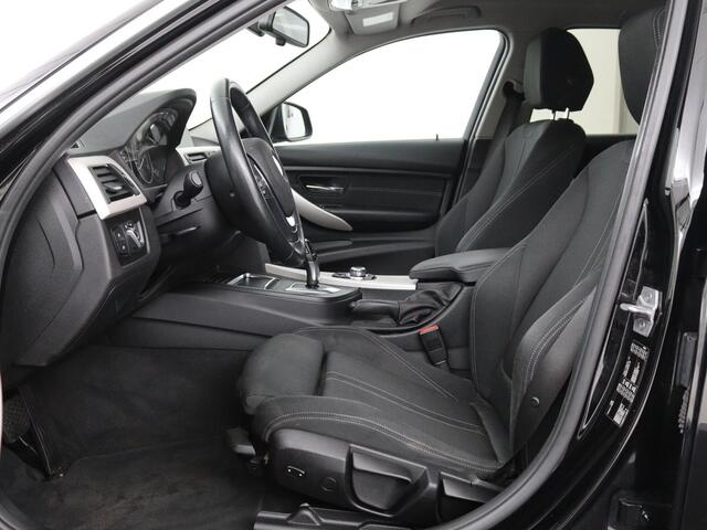 BMW 3-SERIE 320d | Stoelverwarming | Trekhaak | Full LED | Navigatie | Sportstoelen | Climate control | Bluetooth | Parkeerhulp | Cruise control