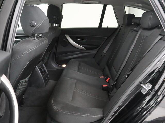BMW 3-SERIE 320d | Stoelverwarming | Trekhaak | Full LED | Navigatie | Sportstoelen | Climate control | Bluetooth | Parkeerhulp | Cruise control