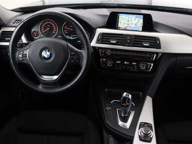 BMW 3-SERIE 320d | Stoelverwarming | Trekhaak | Full LED | Navigatie | Sportstoelen | Climate control | Bluetooth | Parkeerhulp | Cruise control