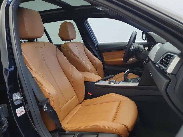 BMW 3-SERIE Touring 320i M-sport Trekhaak, Panoramadak, Leder