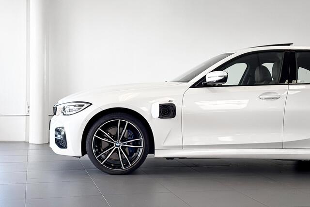 BMW 3-SERIE 330e eDrive Edition | M Sport | Glazen Schuif-/kanteldak | Stoelverwarming | Head-up Display |