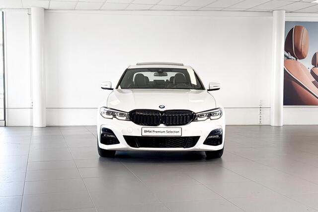 BMW 3-SERIE 330e eDrive Edition | M Sport | Glazen Schuif-/kanteldak | Stoelverwarming | Head-up Display |